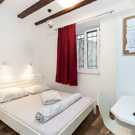 Apinelo & Guest house