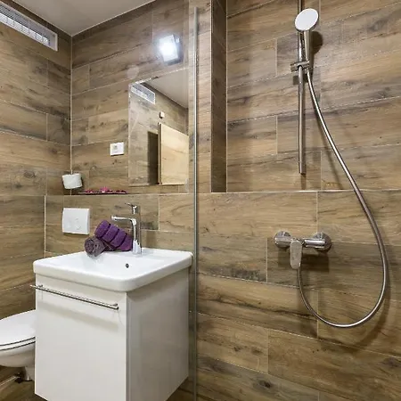 Gostinjska kuća Apinelo & 3*