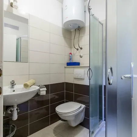 Gostinjska kuća Apinelo & 3*