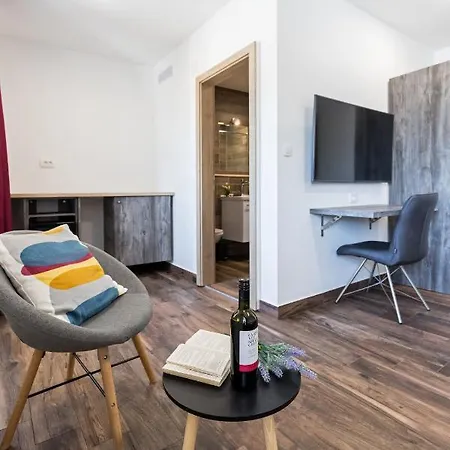 Gostinjska kuća Apinelo & 3*